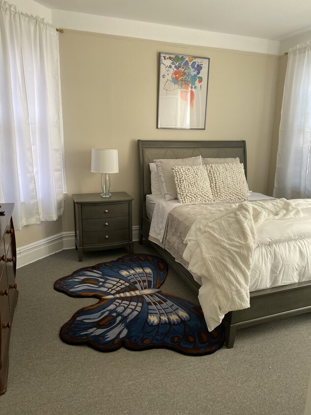 large BD - 412 Warwick Ave