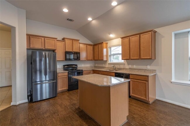 Building Photo - 310 Hyltin St