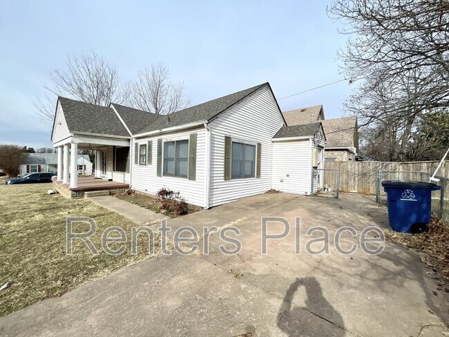 Building Photo - 1247 S Quebec Ave