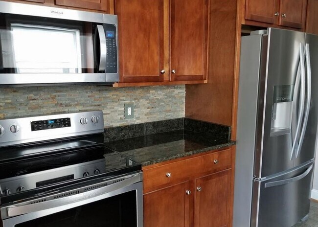 Foto del edificio - 4 Bedroom Home in Lynchburg