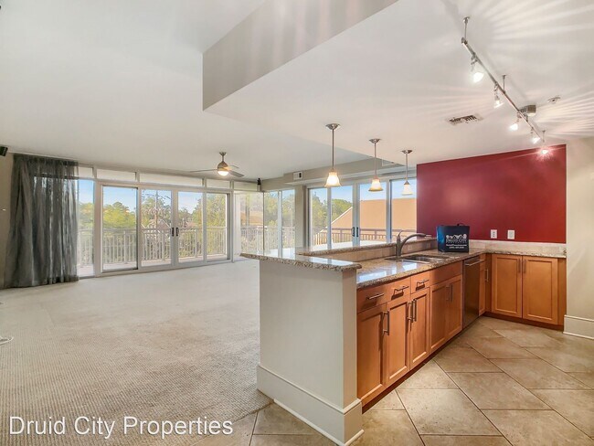 Building Photo - 1018 Hackberry Ln