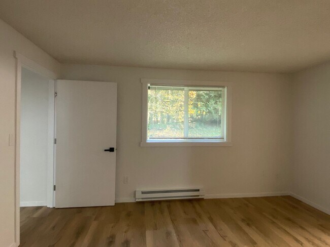 Building Photo - FC 2207 Woodland Duplex