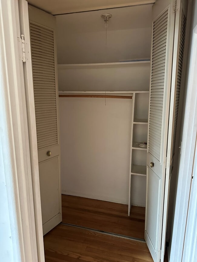 Building Photo - 420 W Aldine Ave