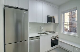 Building Photo - 2060 Rue du Fort