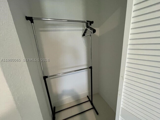 Foto del edificio - 302 NW 11th Ct