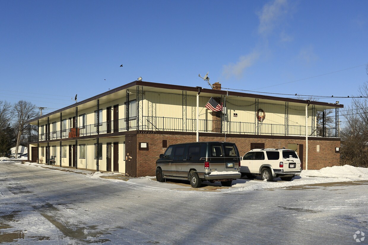 Bruce Towers Apartments in Lorain, OH