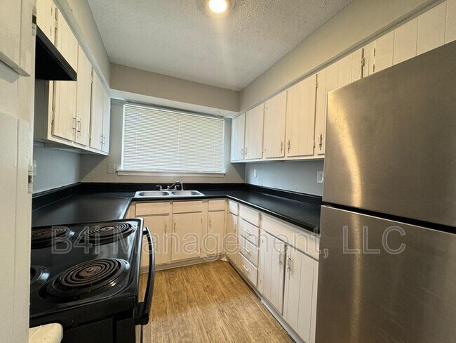 Foto del edificio - 918 Lakewood Ln