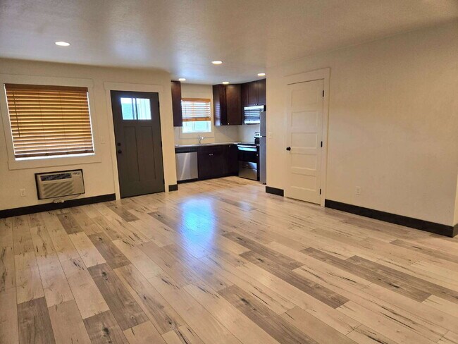 Foto del edificio - 2 bedroom ,2 bathroom w/ no stairs