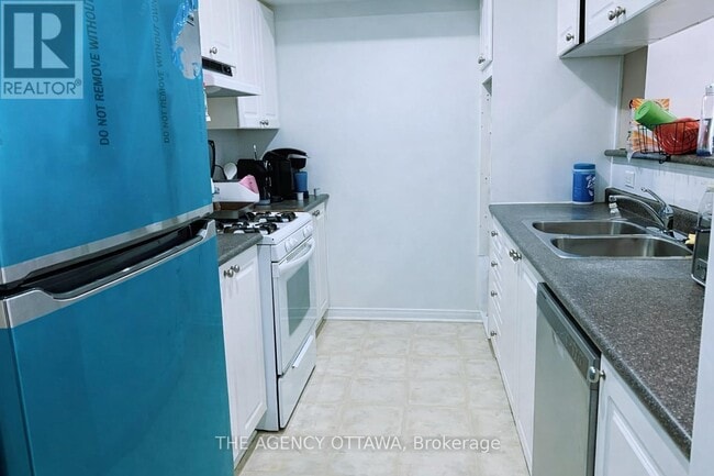 Building Photo - 222 Freedom Private