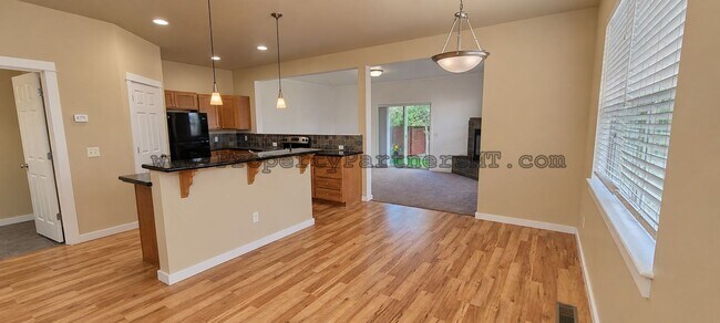 Foto del edificio - 712 Forestglen Dr