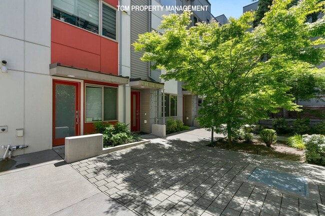 Building Photo - 1905 25th Ave S