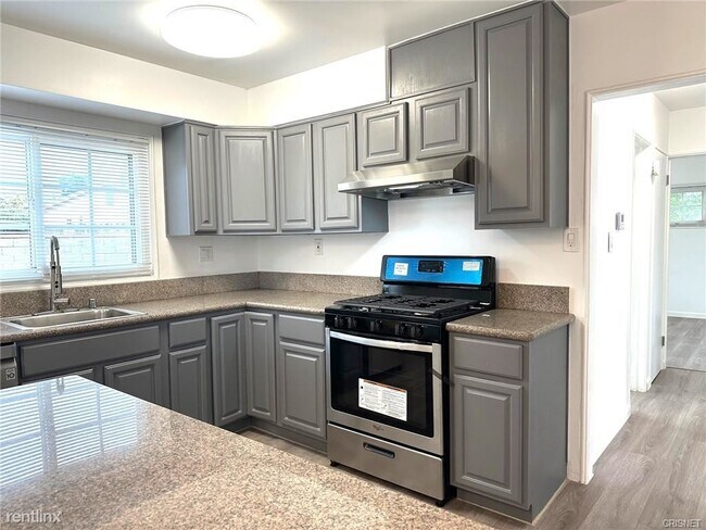 Foto del edificio - 3 br, 2 bath House - 9000 Sylmar Ave