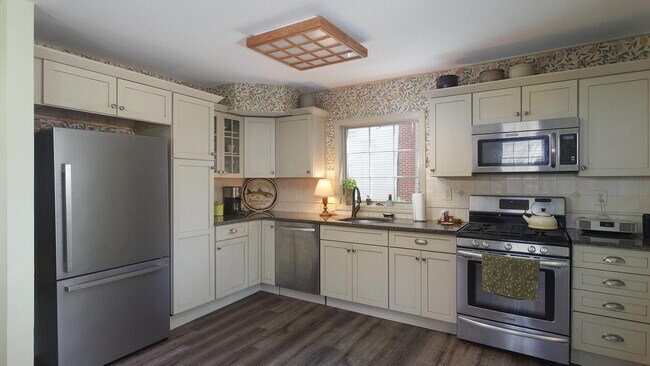 Kitchen - 203 Edgar Ave