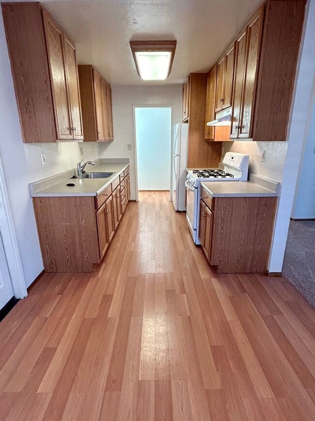 Building Photo - Very nice single family house in the Grimm...