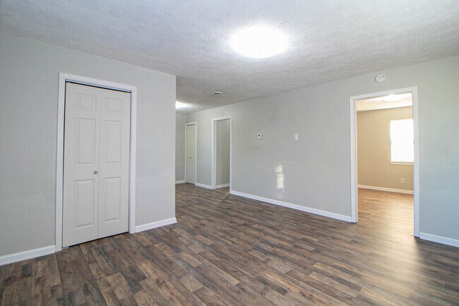 Foto del edificio - 12-412 Thompsonville Ln