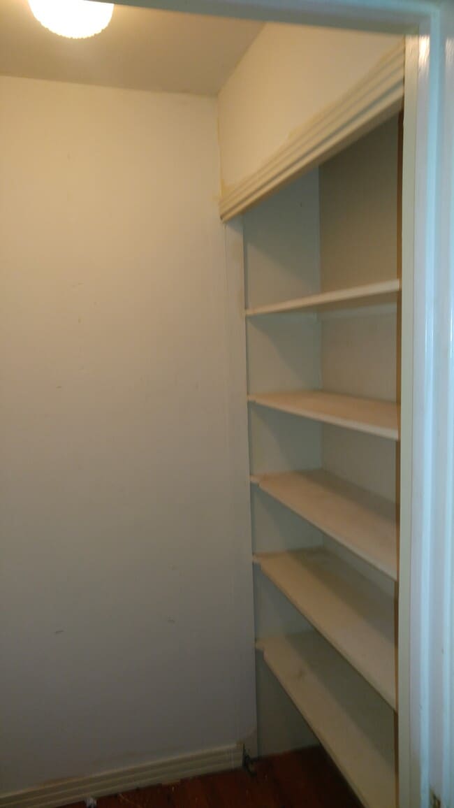 PANTRY - 655 E 4th St