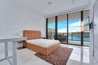 Building Photo - 5000 Island Estates Dr
