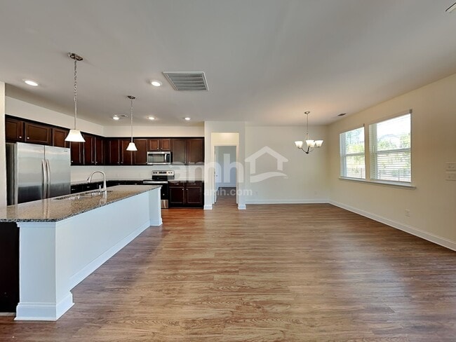 Building Photo - 334 Elmhurst Dr