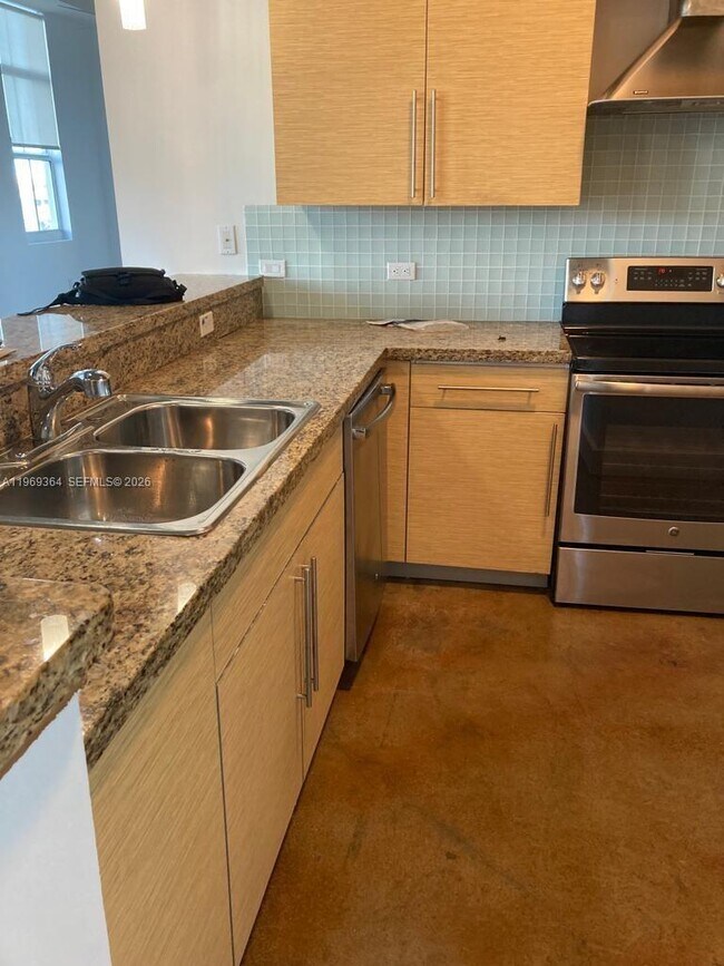 Building Photo - 1789 NE Miami Gardens Dr