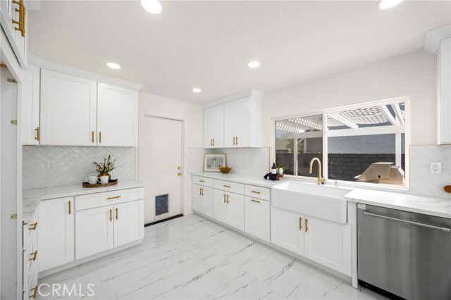 Foto del edificio - 6191 Jacaranda Ln