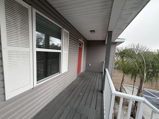 Foto del edificio - 10435-10435 Chalmer St