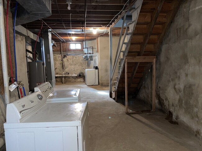 Building Photo - 2933 W Diamond