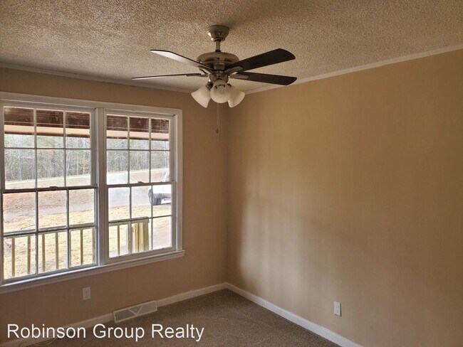 Building Photo - 3 br, 1.5 bath House - 671 Bessie Rd