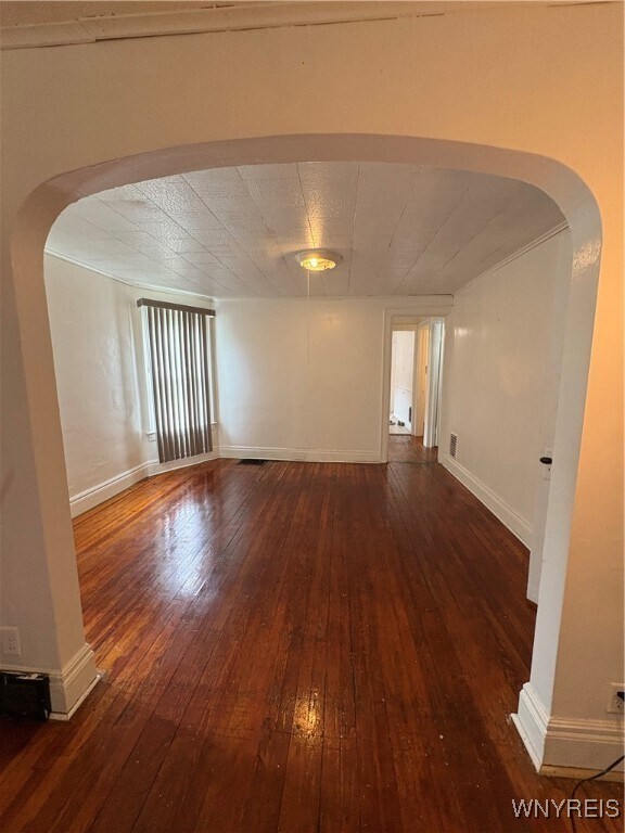 Foto del edificio - 310 E Delavan Ave