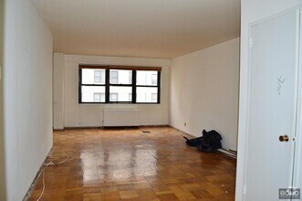 Building Photo - 400 E 89th St