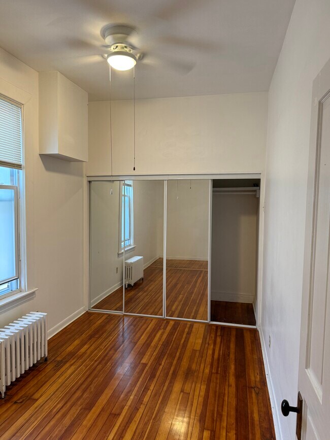 Foto del edificio - 2419 N Fairfield Ave