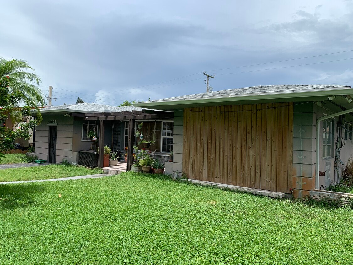 2021 NE 171 St, North Miami Beach, FL 33162 House for Rent in North