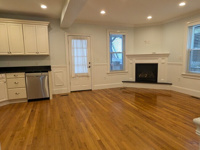 Foto del edificio - 460 E 6th St