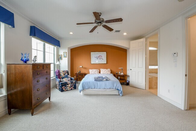 Foto del edificio - 9127 Harbor Hills Dr