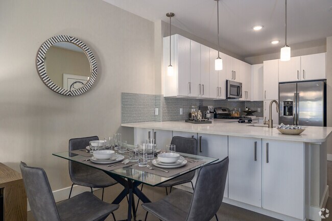 Foto del edificio - Studio Steal: Reduced Rates + 1 Month Free!