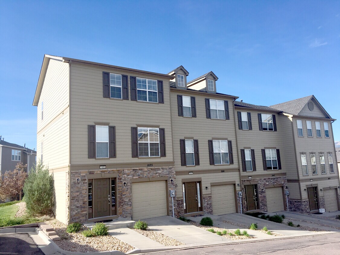 End Unit - 1035 Walters Pt