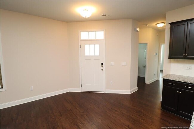 Foto del edificio - 1103 Compass Dr