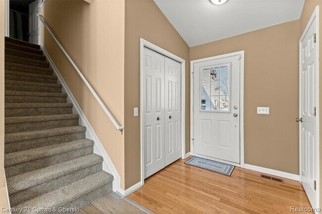 Building Photo - 7164 Richmond Dr