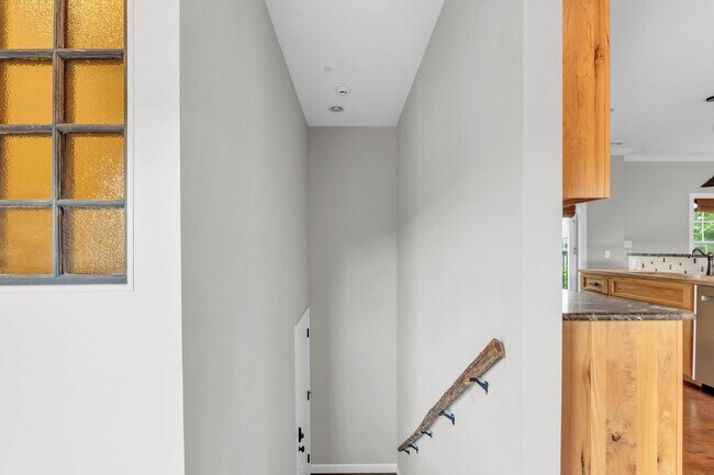 Foto del edificio - 2 bedroom townhome in North Shore AVAILABL...