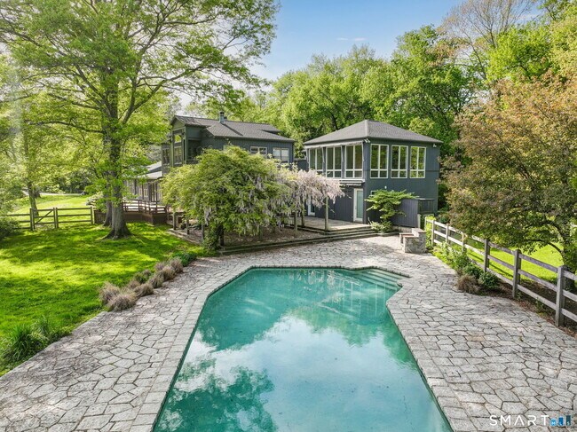 Building Photo - 6 Old Orchard Dr