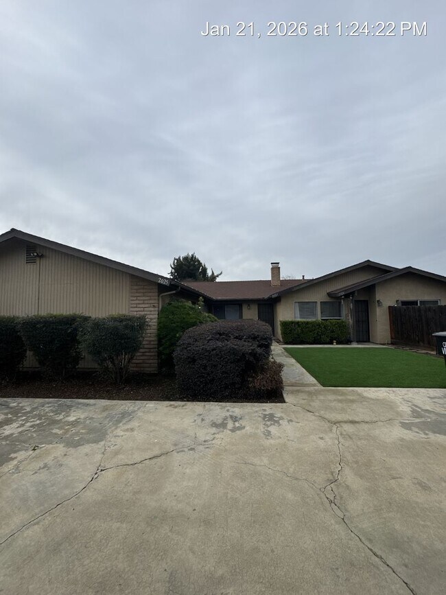 Building Photo - 2021-2025 S Tracy Ct