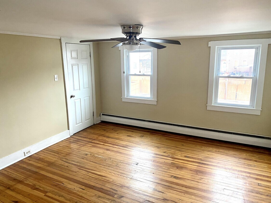 Primary Photo - 19 Center StreetSingle Family Home Ctr