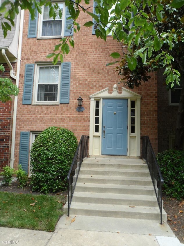 Foto principal - 5964 Westchester Park Dr