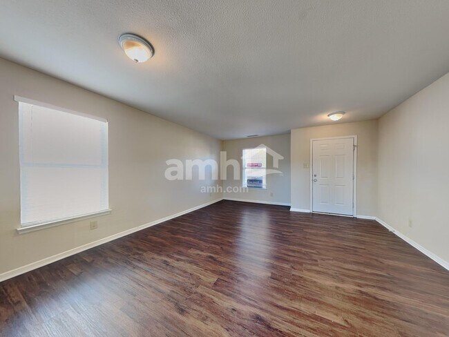 Foto del edificio - 205 Farm Springs Rd