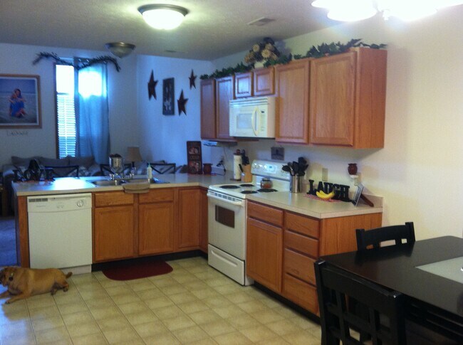 Foto del edificio - 758 Coe Rd