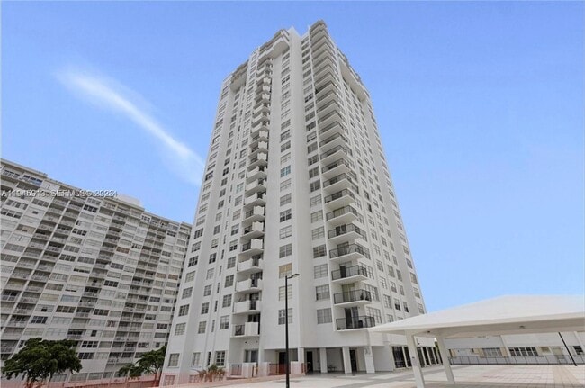 Foto del edificio - 2750 NE 183rd St