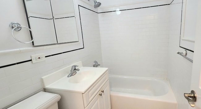 Building Photo - 3-6 E 91st St