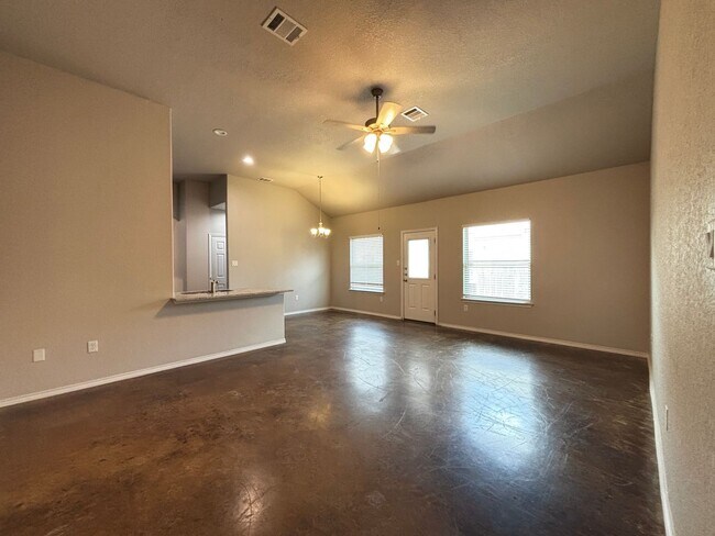 Foto del edificio - Luxury Duplex in Seguin with 3-bed, 2-bath...
