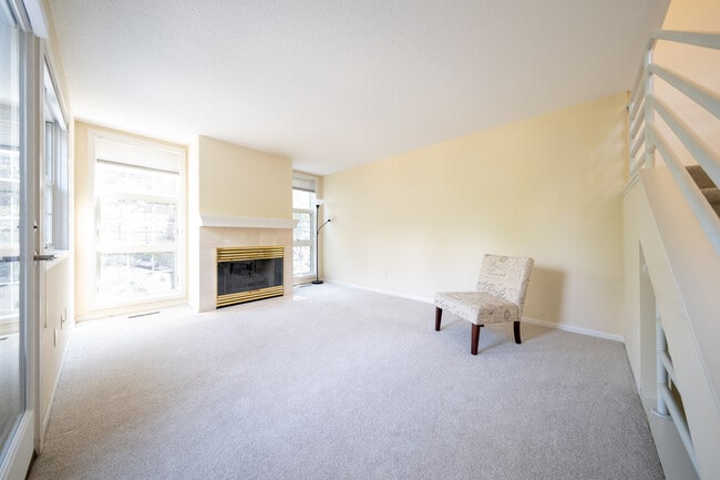Building Photo - 2934 Monterey Ave S