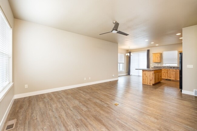 Building Photo - 3 bedroom 2.5 bathroom newer townhome for rent