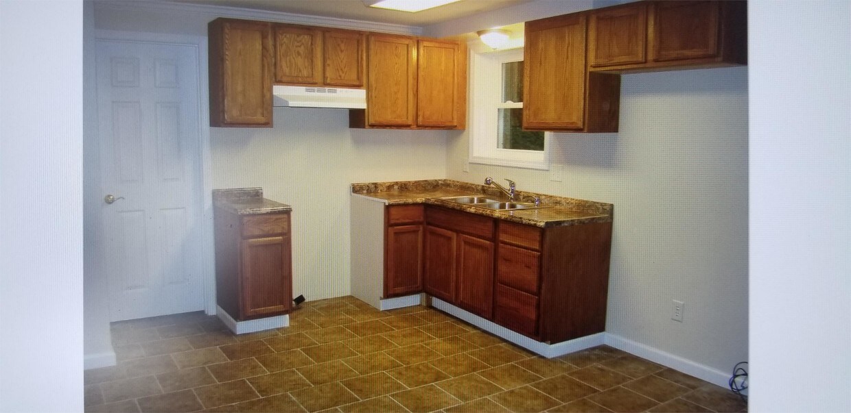 106 V I P Rd Unit 1, Elizabethton, TN 37643 Room for Rent in